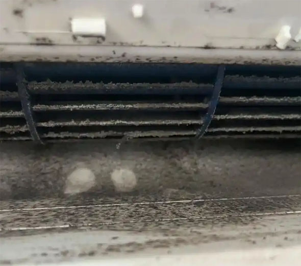 渝中空调吹的风有股烧焦味是怎么回事